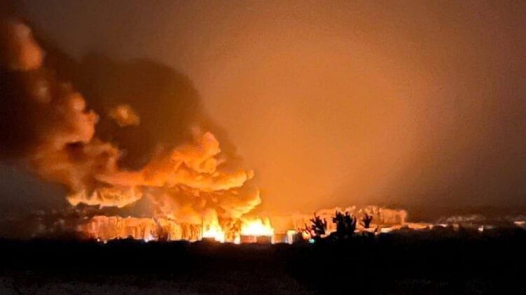 Пожар на нефтебазе в Брянской области. Предположительно - от удара беспилотника
