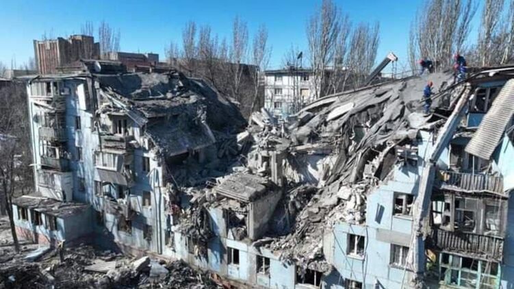 Дом в Запорожье после обстрела РФ