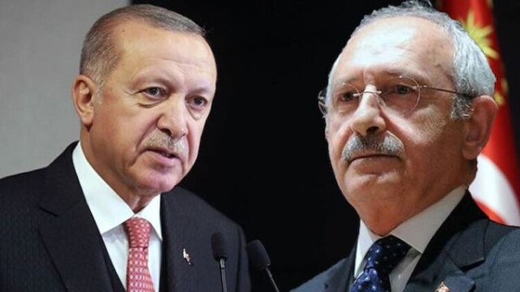 У президента Ердогана (ліворуч) та лідера опозиції Киличдароглу приблизно однакові шанси на перемогу на виборах у травні