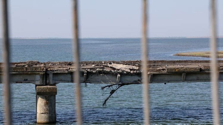 Взорванный мост через Чонгар на въезде в Крым