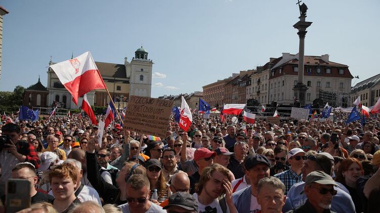 Оппозиция перед выборами собирает в Польше митинги и обвиняет власти в атаке на демократию. Фото: Facebook