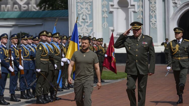 Українська влада та експерти закликає народ готуватися до довгої війни та до посилення військових порядків у країні. Фото: president.gov.ua