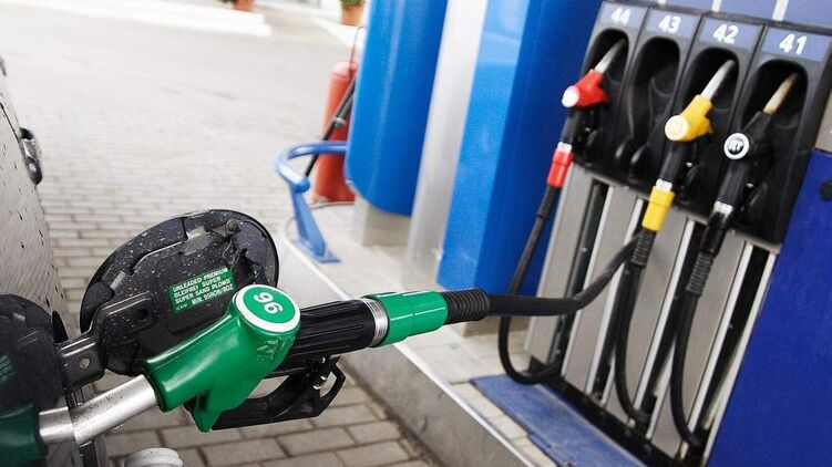 В Украине продолжает дорожать бензин
