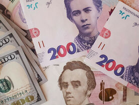 Рекордная продажа доллара от НБУ и валютное подорожание. Что показал первый день гибкого курса гривны