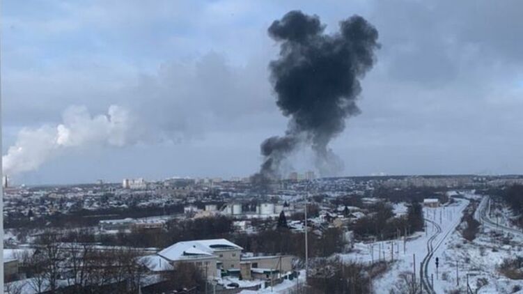Прилет дрона по нефтебазе в российском городе Орле