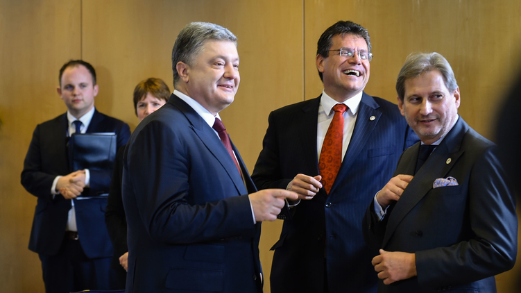 Надеемся, в наступающем году президент и глава внешней политики Украины Петр Порошенко (слева) сохранит свой оптимизм, фото: president.gov.ua
