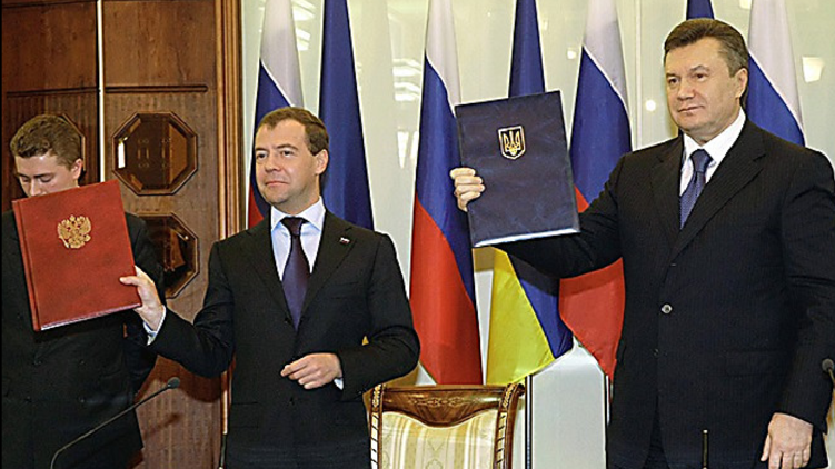 Подписи под Харьковскими соглашениями оставили Янукович и Медведев, фото: news.pn