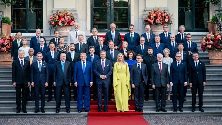 Участники саммита в Гааге. Фото: НАТО