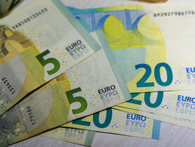 Курс євро перевищив 49 гривень, готівковий вже 50. Що буде далі?