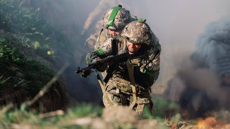 Oglini xursand qilgan onaning jinsiy aloqa videosi