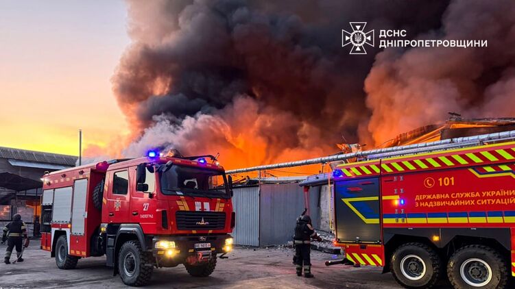 Дим у Павлограді після прильоту на підприємство