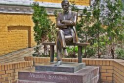 Булгаков та мирний план Трампа. Чому в Україні "скасовують" письменника-киянина