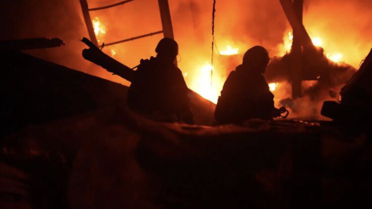 Наслідки нічної атаки на Одеську область цієї ночі. Фото: ДСНС