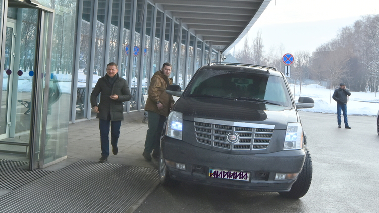 Олег Ляшко в аэропорту 