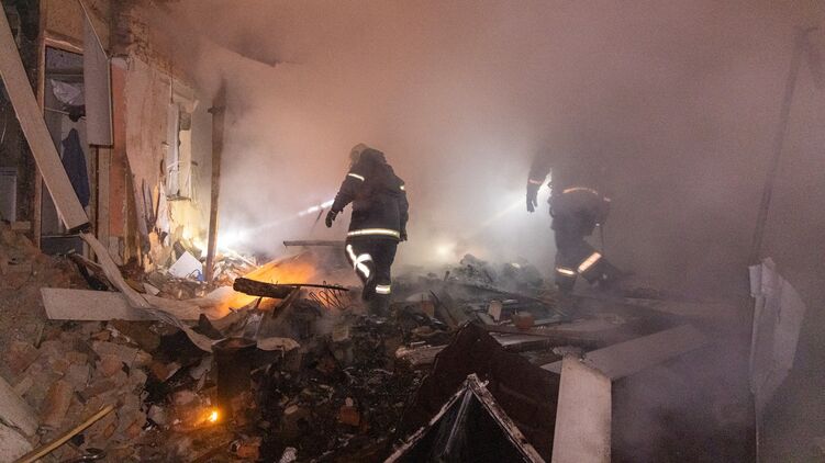 У Харкові під час обстрілу постраждали будинки у приватному секторі. Фото: ДСНС