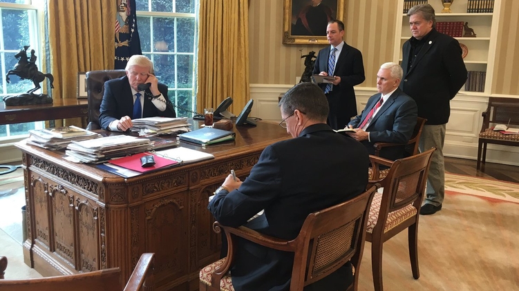 Трамп во время звонка Путину, Twitter/Sean Spicer