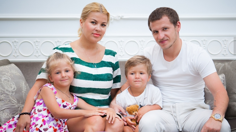 Александр Алиев и его семья, фото: Sportbox