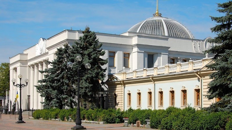 В парламенте по прежнему 