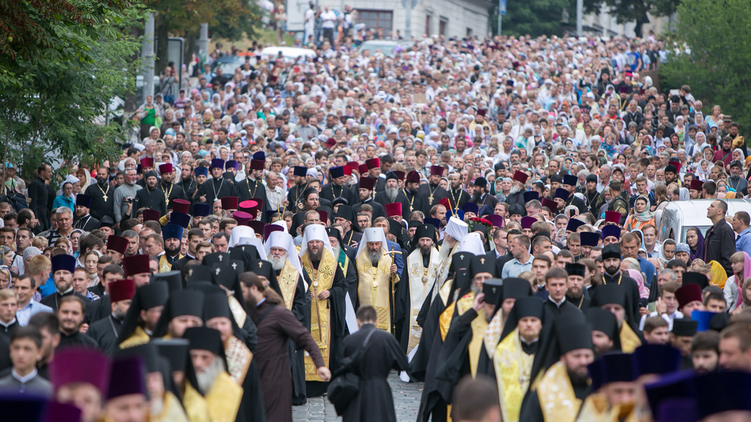 Крестный ход летом 2016 года доказал, что в поддержку УПЦ могут выйти десятки тысяч верующих, Фото: vv.com.ua