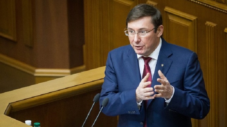 Генеральный прокурор Юрий Луценко отчитывается в Верховной Раде за год работы, фото: 112.ua