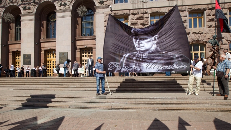 Митинг добровольцев под Киевгорадминистрацией, фото: Украинские новости