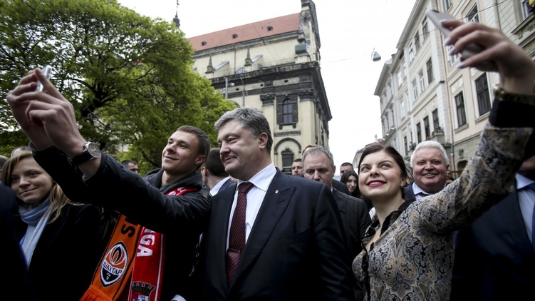 Удачный день для Петра Порошенко, который отметил его финал поездкой во Львов, фото: president.dov.ua