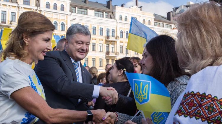Президент поздравляет киевлян с Днем флага. Фото - facebook.com/petroporoshenko