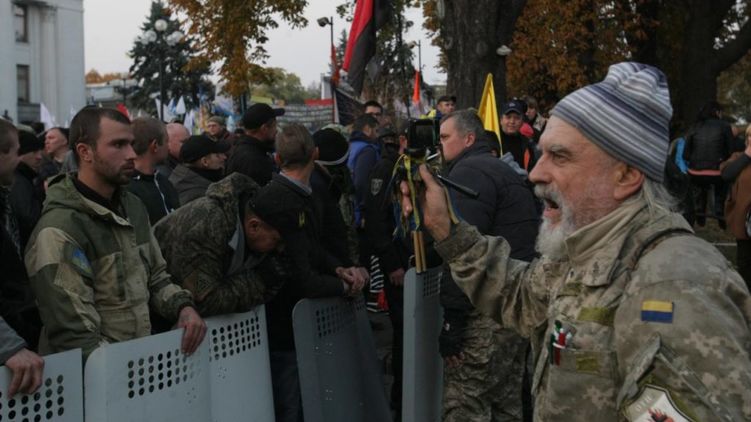 Сторонники протестов не собираются расходиться в случае, если их требования не будут выполнены, фото: rns.org.ua