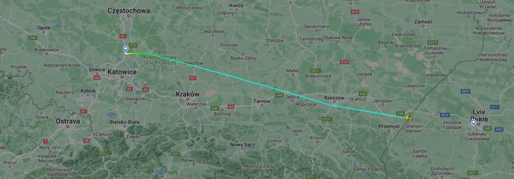 Из львовского аэропорта в Катовице впервые с начала войны вылетел коммерческий самолет компании Wizzair,