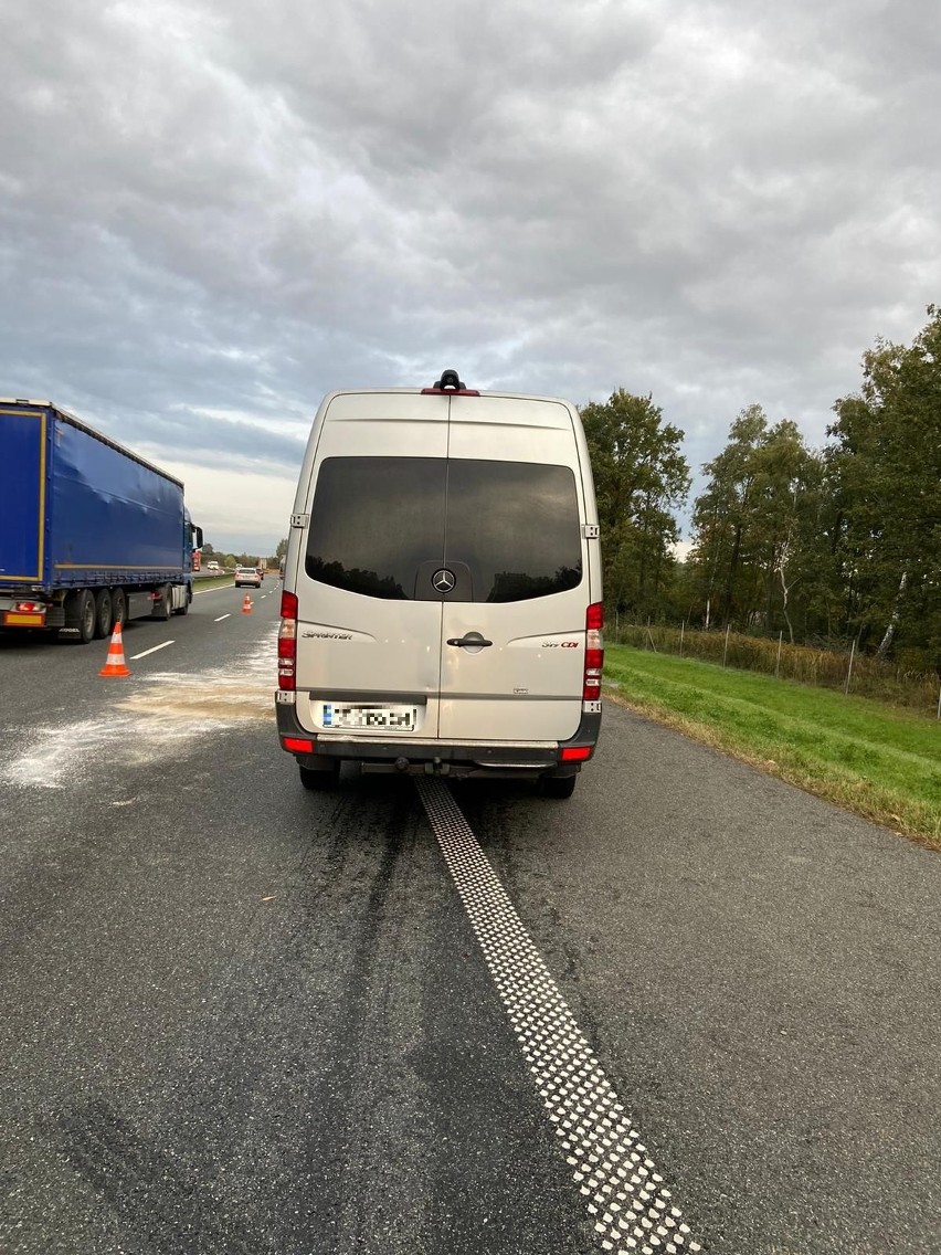 В Польше микроавтобус с восьмерыми украинцами въехал в грузовик с прицепом