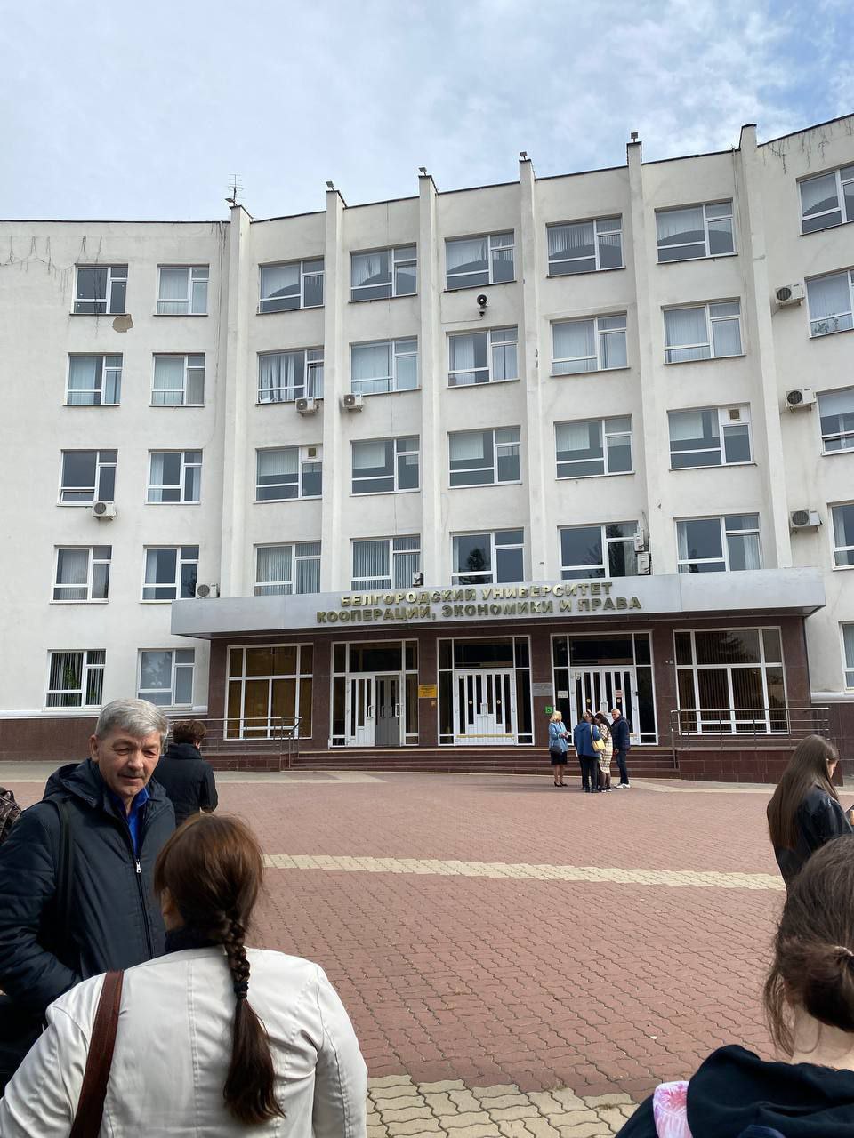 В Белгороде сообщают о массовых эвакуациях в ряде учебных заведений, на автовокзале и в бизнес-центрах