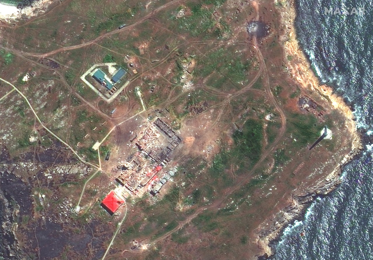 CNN публикует спутниковые снимки боев на острове Змеиный