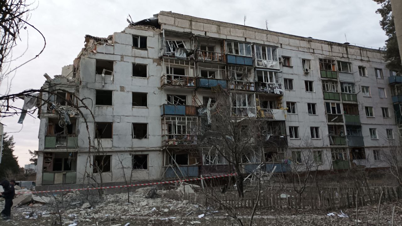 В селе Клугино-Башкировка на Харьковщине россияне ударили по жилому дому
