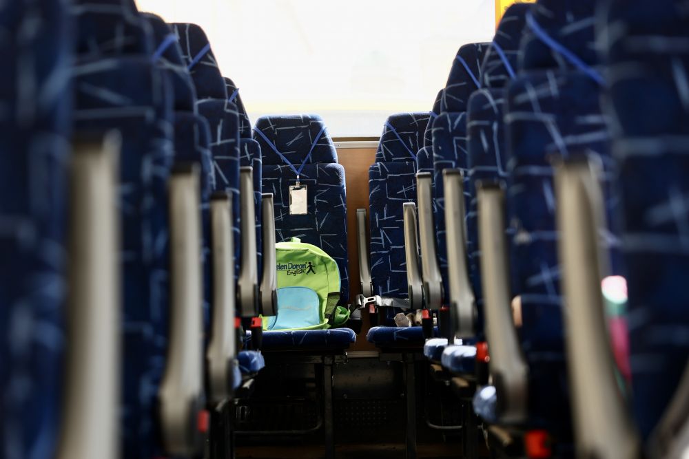 Во Львове поставили пустые школьные автобусы, чтобы почтить память погибших детей