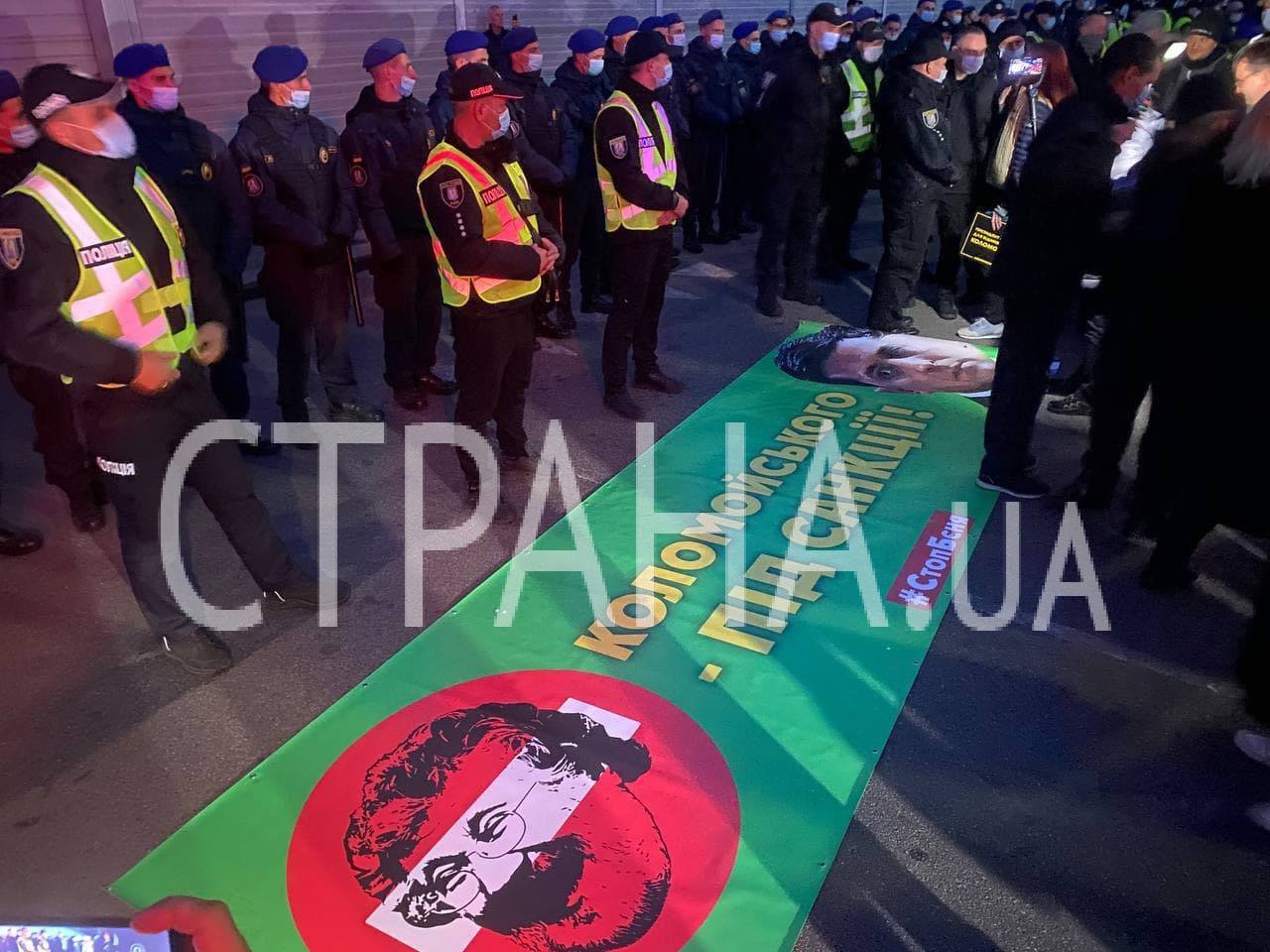 Активисты призывают ввести санкции против Коломойского