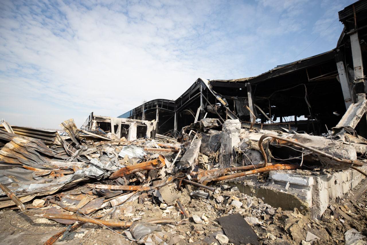 Разрушенные склады с продовольствием под Киевом