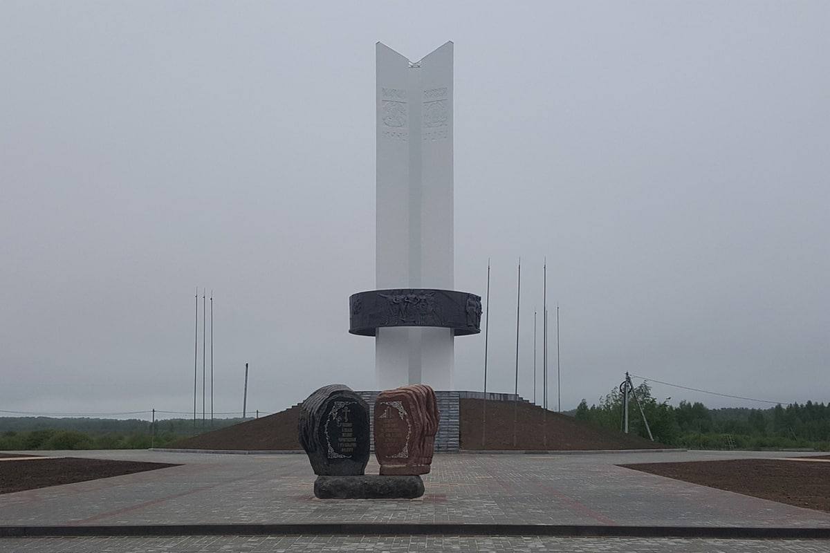 В Черниговской области решили демонтировать монумент "Три сестры", посвященный дружбе РФ, Украины и Беларуси. Процедура по его ликвидации началась.