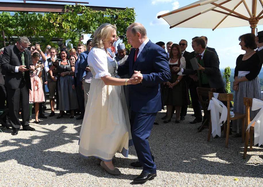 Кнайсль станцевала в 2018 году с Путиным на своей свадьбе
