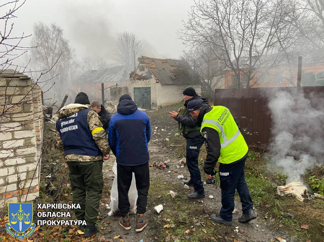 Харьковская областная прокуратура сообщает о том, что в Купянске во время эксгумации оккупанты открыли огонь по городу - погибла женщина, ранен правоохранитель
