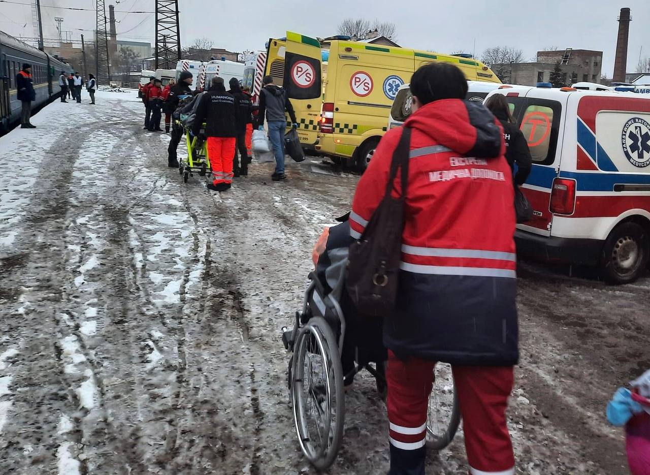 З Хзрсону до Львова відбулася наймасовіша евакуація пацієнтів лікарень