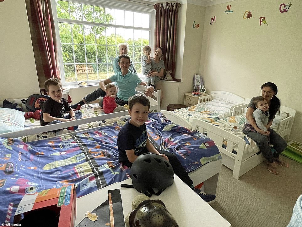Украинских беженцев выгнали из дома в Британии