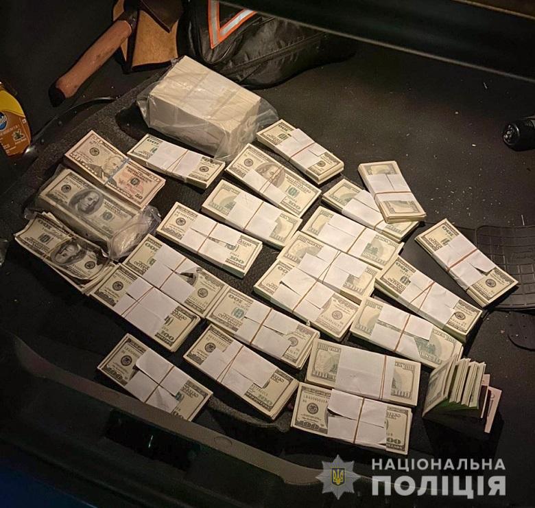 В Киеве фальшивомонетчиков задержали на сбыте более 200 тысяч поддельных долларов 