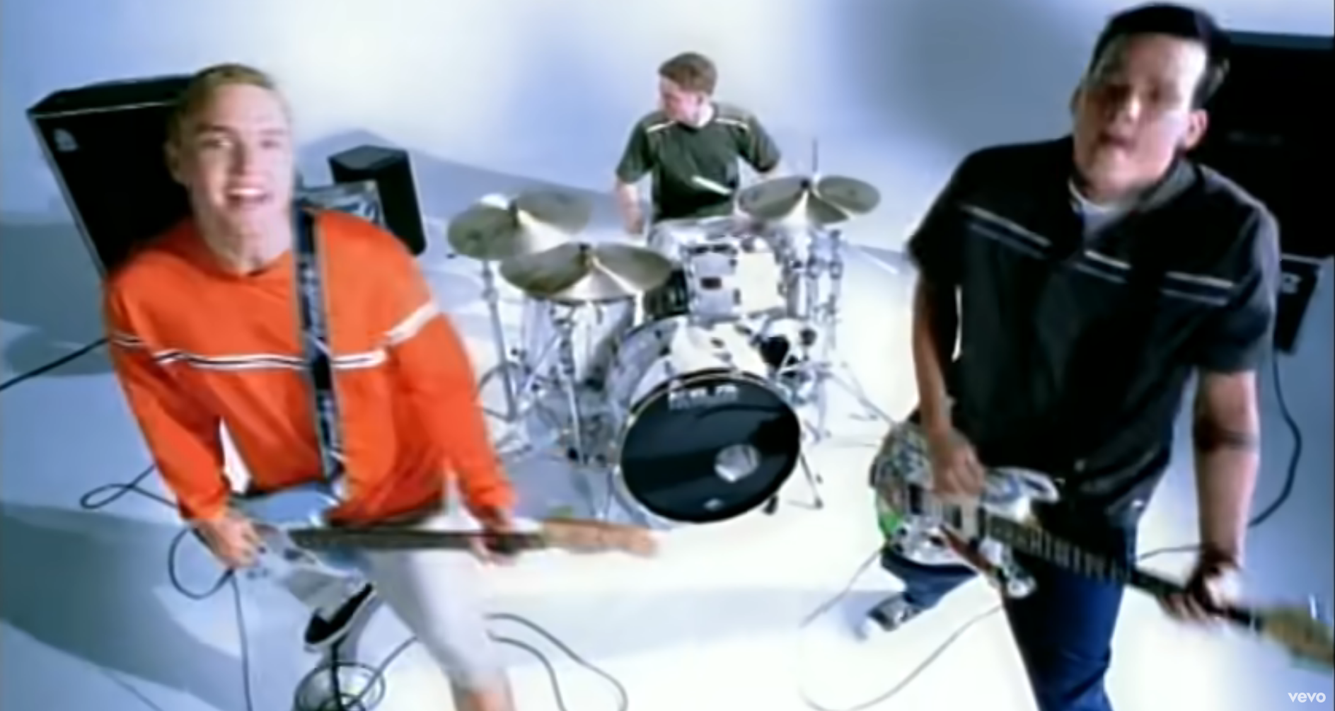Скриншот из клипа Blink-182
