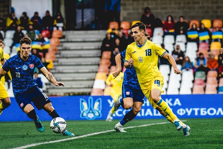 Молодежная сборная Украины по футболу разгромила словаков и выступит на Евро-2023. Все участники
