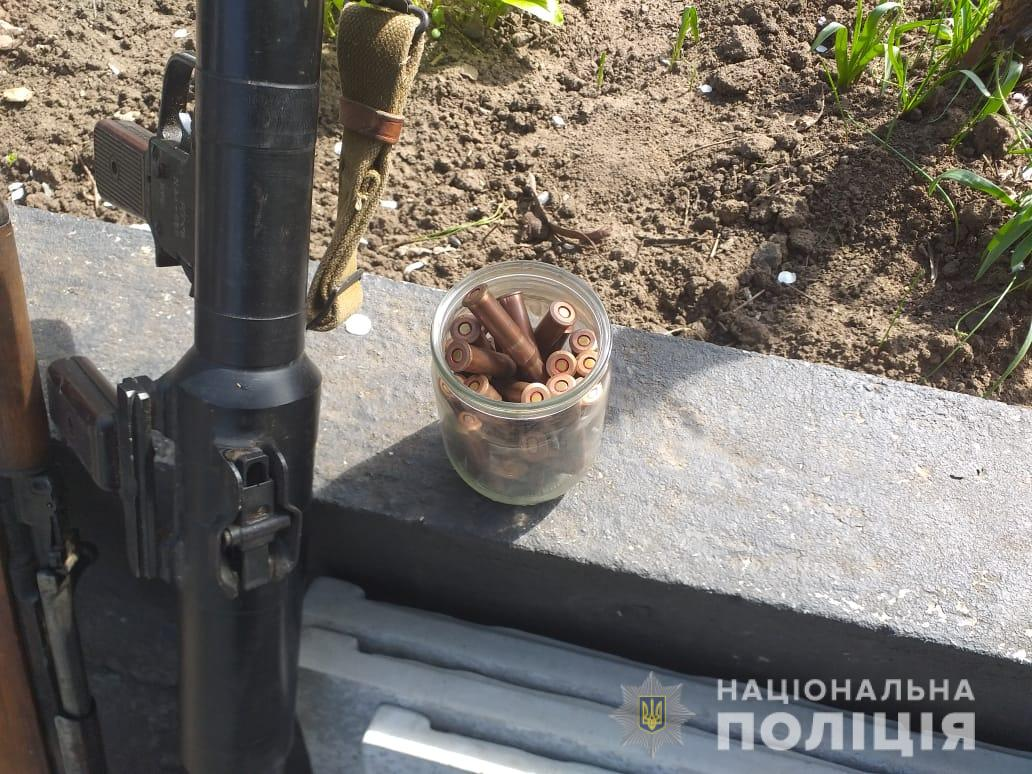 В Лисичанске у мужчины нашли оружие с боеприпасами