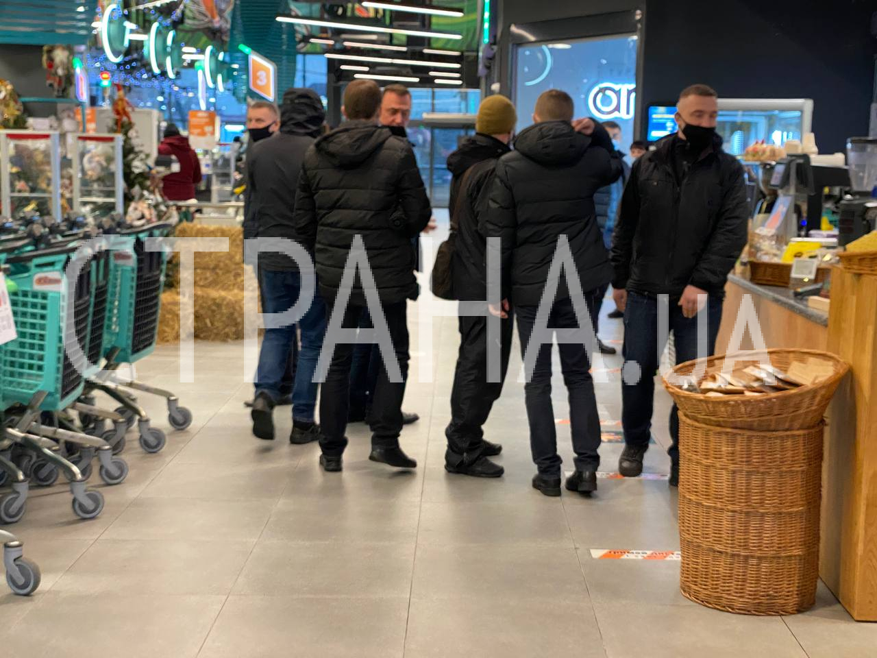 Меры безопасности в супермаркете Сильпо на Софиевской Борщаговке, где Елена Зеленская снимается в программе