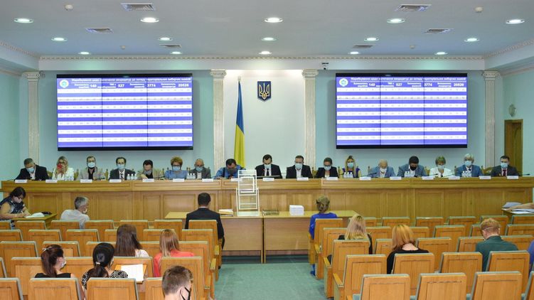 Во время второго заседания ЦИК окончательно сформировала количество избирательных комиссий. Фото: cvk.gov.ua