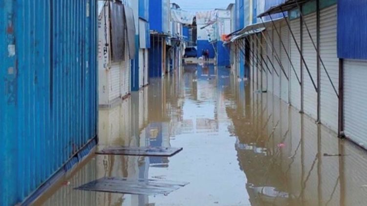 Рынок в Черновцах затопил паводок 24 июня