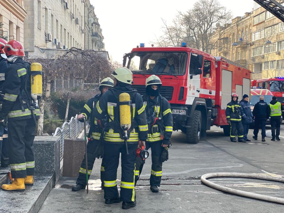 ГосЧС на пожаре в Киеве
