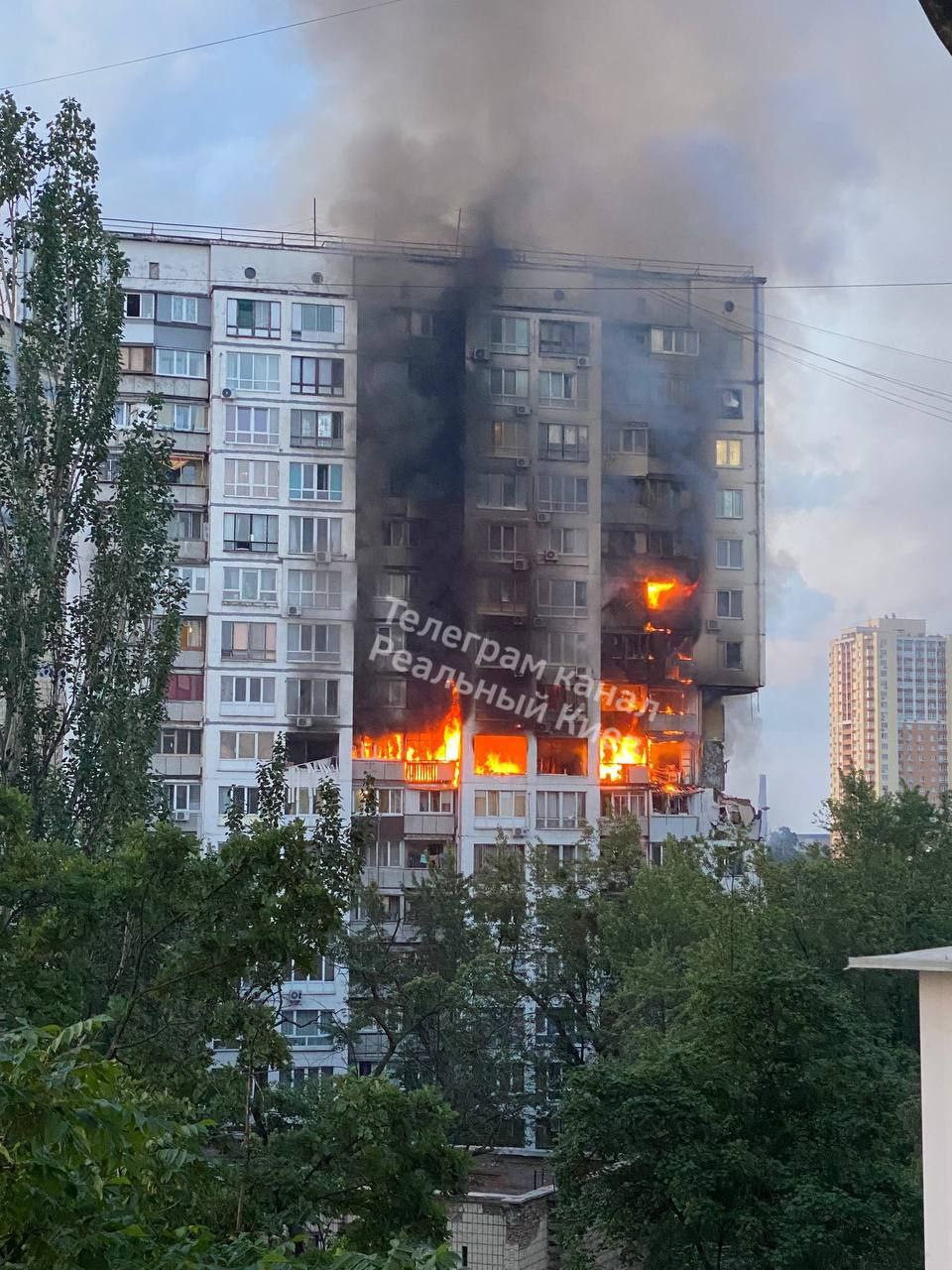 Двое людей погибли, повреждены 16 квартир: в столичной многоэтажке  произошли взрыв и пожар: читать на Golos.ua